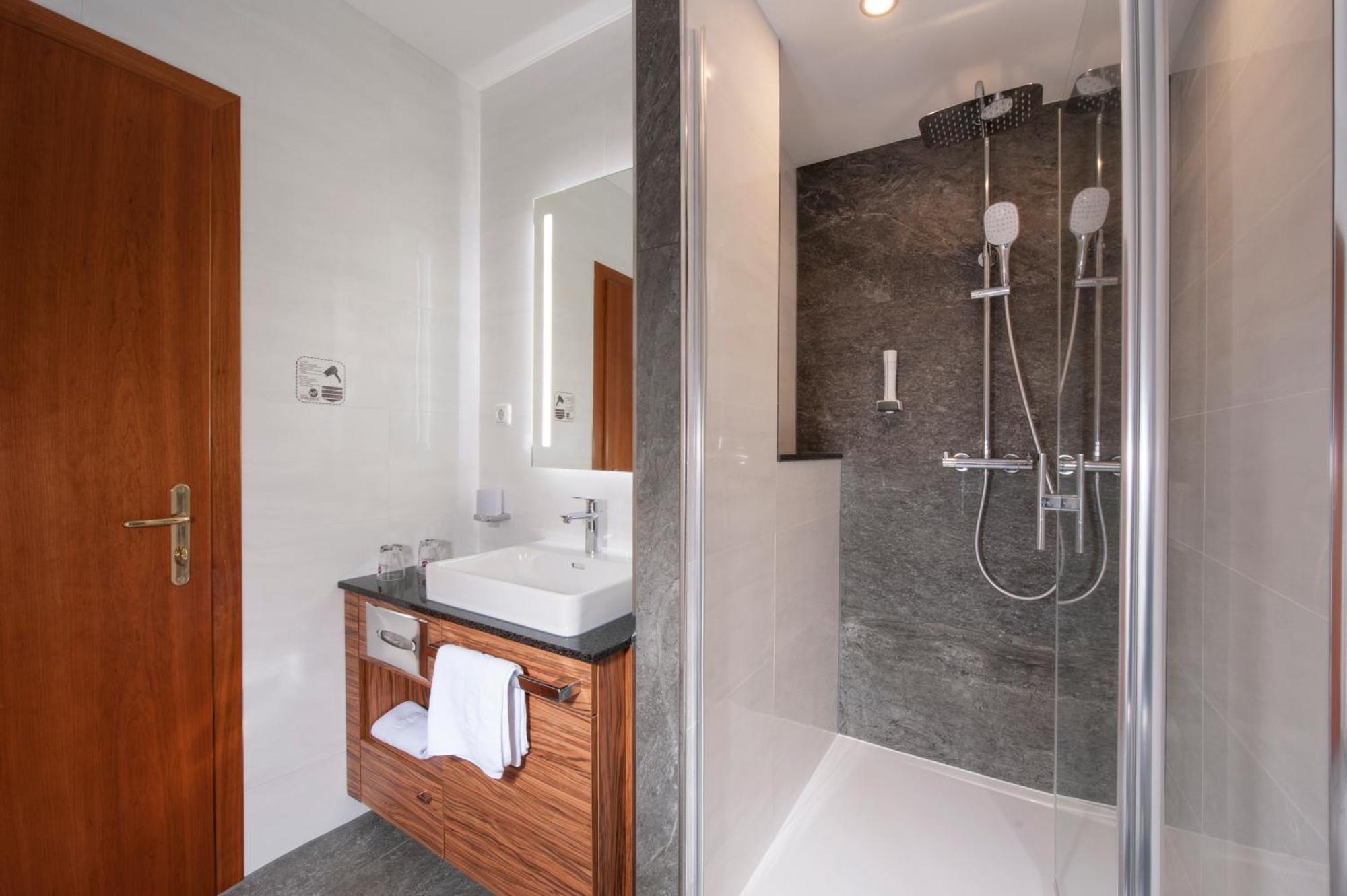 Hotel Weinberg Gmbh Preising Extérieur photo